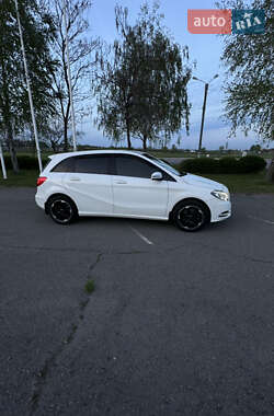 Хэтчбек Mercedes-Benz B-Class 2013 в 