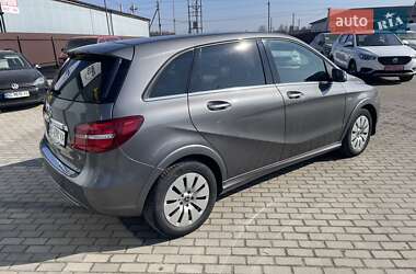 Хэтчбек Mercedes-Benz B-Class 2017 в 