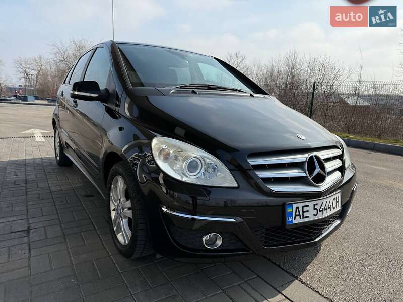 Хэтчбек Mercedes-Benz B-Class 2011 в 