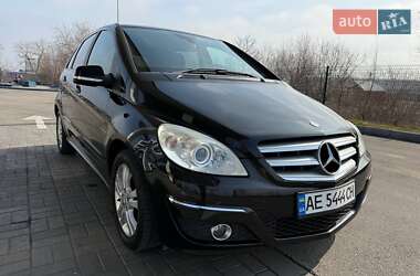 Хэтчбек Mercedes-Benz B-Class 2011 в 