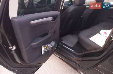 Хэтчбек Mercedes-Benz B-Class 2011 в 