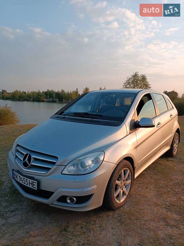 Хетчбек Mercedes-Benz B-Class 2011 в 