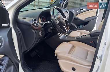 Хэтчбек Mercedes-Benz B-Class 2017 в 