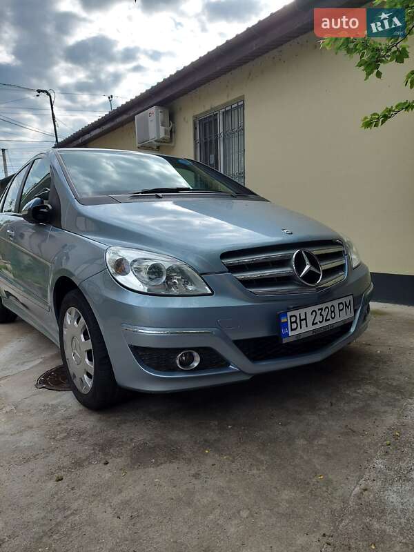 Mercedes-Benz B-Class 2011