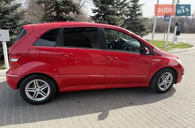 Хэтчбек Mercedes-Benz B-Class 2011 в 