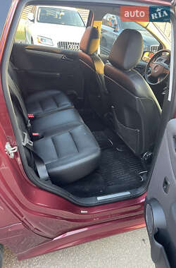 Хэтчбек Mercedes-Benz B-Class 2010 в 