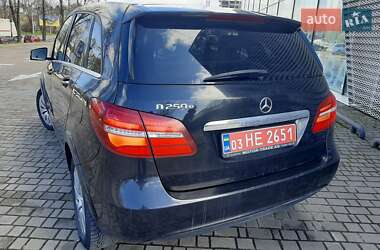 Хэтчбек Mercedes-Benz B-Class 2015 в 