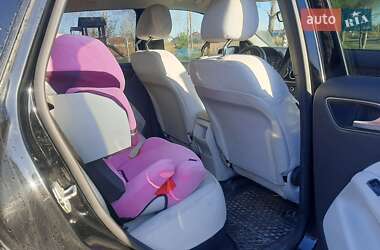 Хэтчбек Mercedes-Benz B-Class 2015 в 