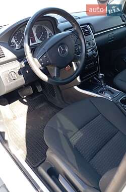 Хэтчбек Mercedes-Benz B-Class 2010 в 