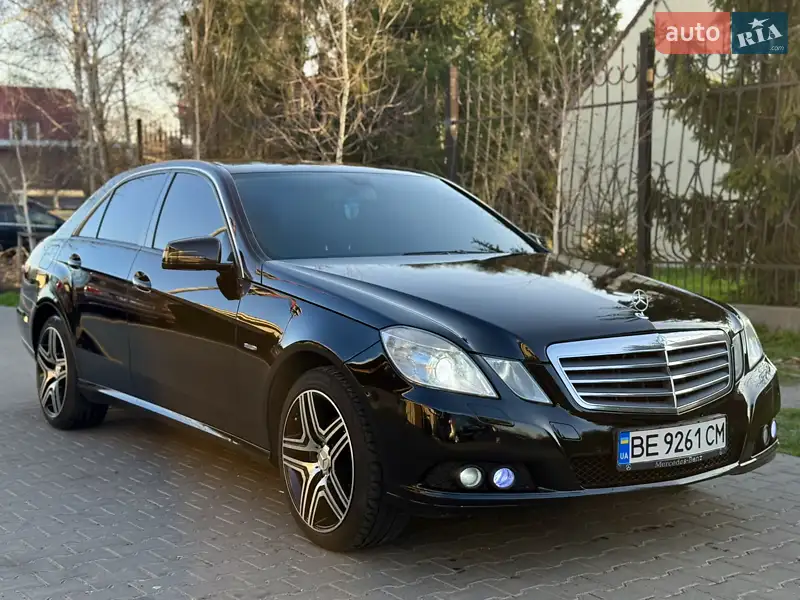 Хэтчбек Mercedes-Benz B-Class 2011 в 