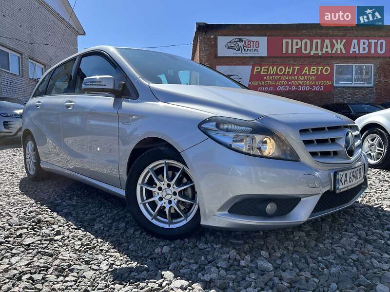 Хэтчбек Mercedes-Benz B-Class 2012 в 