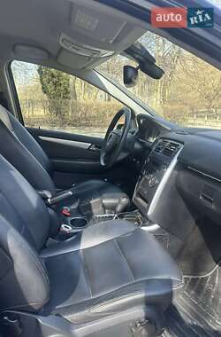 Хэтчбек Mercedes-Benz B-Class 2009 в 