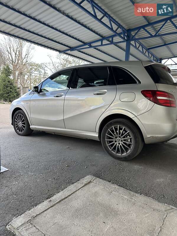 Хетчбек Mercedes-Benz B-Class 2017 в 