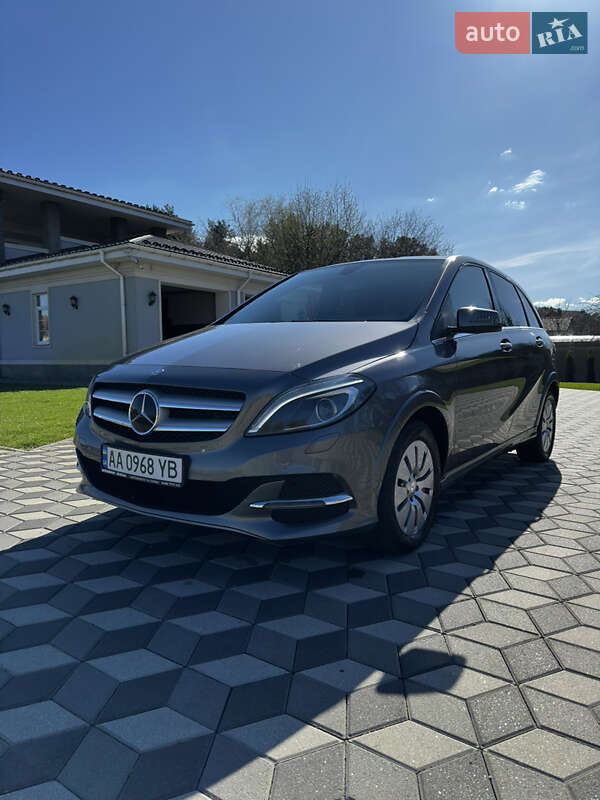 Хэтчбек Mercedes-Benz B-Class 2016 в 