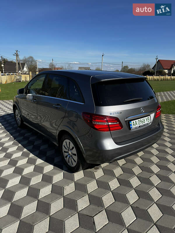 Хэтчбек Mercedes-Benz B-Class 2016 в Киеве