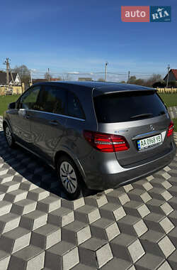 Хэтчбек Mercedes-Benz B-Class 2016 в 