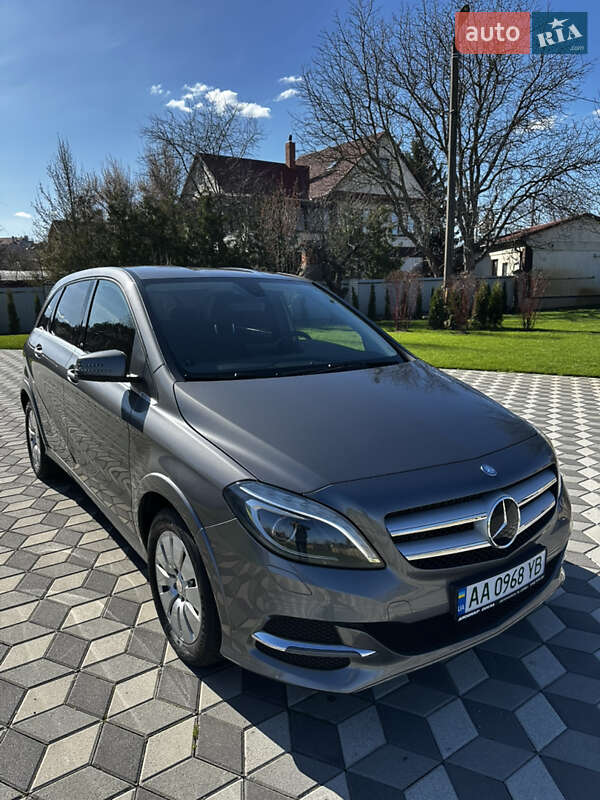 Хэтчбек Mercedes-Benz B-Class 2016 в Киеве