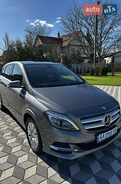 Хэтчбек Mercedes-Benz B-Class 2016 в 