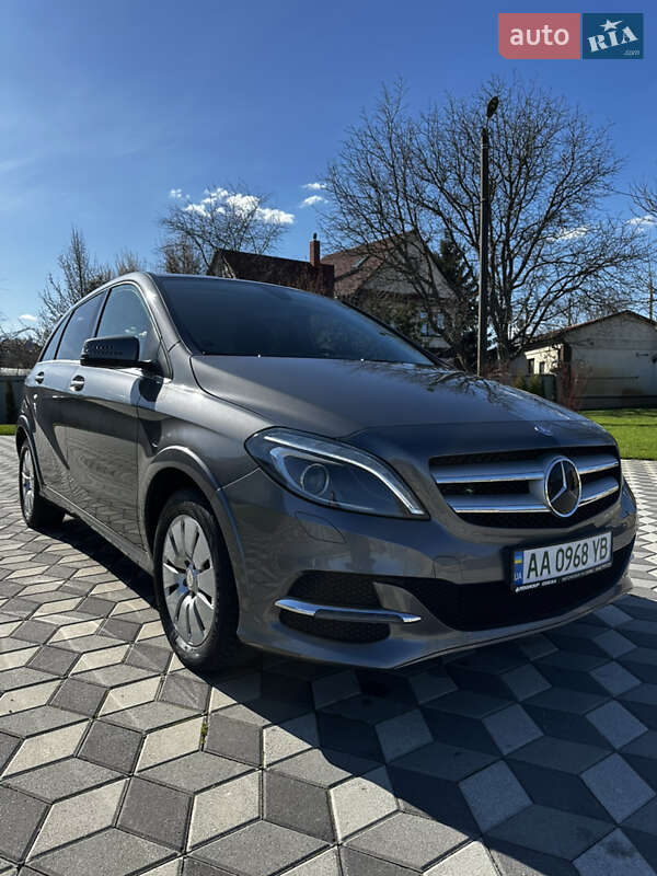 Хэтчбек Mercedes-Benz B-Class 2016 в Киеве