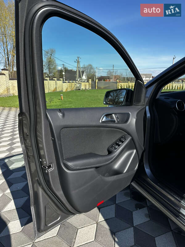 Хэтчбек Mercedes-Benz B-Class 2016 в Киеве