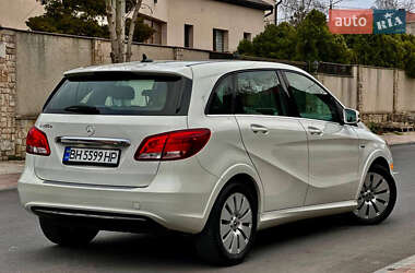 Хэтчбек Mercedes-Benz B-Class 2017 в 