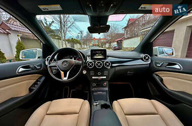 Хэтчбек Mercedes-Benz B-Class 2017 в 
