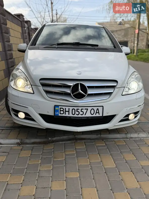 Хэтчбек Mercedes-Benz B-Class 2010 в 