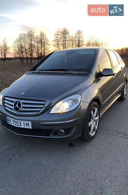 Хэтчбек Mercedes-Benz B-Class 2010 в 