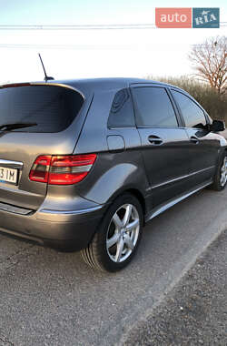 Хэтчбек Mercedes-Benz B-Class 2010 в 