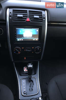 Хэтчбек Mercedes-Benz B-Class 2010 в 