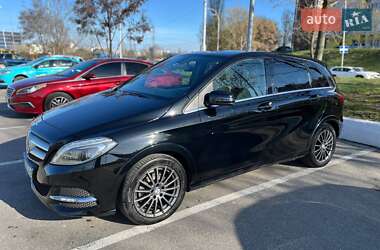 Хэтчбек Mercedes-Benz B-Class 2017 в 