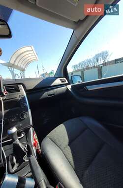 Хетчбек Mercedes-Benz B-Class 2010 в 