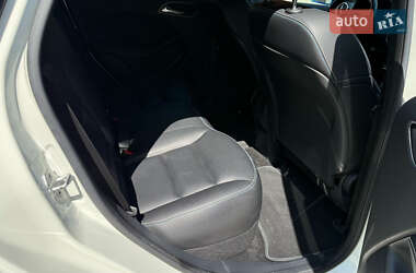 Хэтчбек Mercedes-Benz B-Class 2015 в 