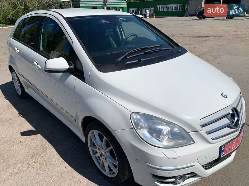 Хетчбек Mercedes-Benz B-Class 2011 в 