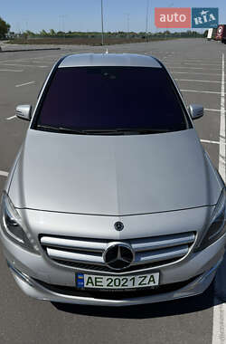 Хэтчбек Mercedes-Benz B-Class 2017 в 