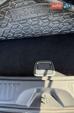 Хэтчбек Mercedes-Benz B-Class 2017 в Днепре