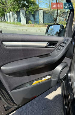 Хэтчбек Mercedes-Benz B-Class 2011 в 