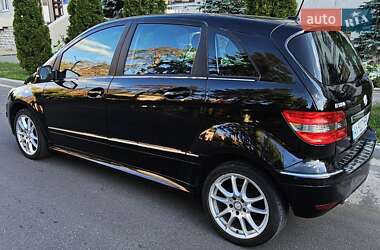 Хэтчбек Mercedes-Benz B-Class 2010 в 