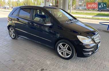 Хэтчбек Mercedes-Benz B-Class 2010 в 