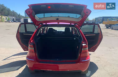 Хэтчбек Mercedes-Benz B-Class 2011 в 