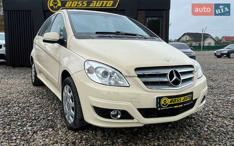 Хэтчбек Mercedes-Benz B-Class 2009 в 