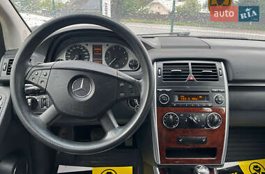Хэтчбек Mercedes-Benz B-Class 2009 в 