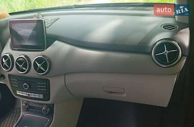 Хэтчбек Mercedes-Benz B-Class 2015 в 