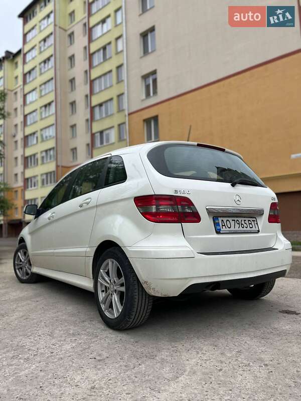 Хетчбек Mercedes-Benz B-Class 2011 в Івано-Франківську