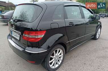Хэтчбек Mercedes-Benz B-Class 2009 в 