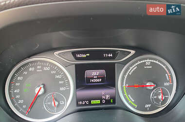 Хэтчбек Mercedes-Benz B-Class 2015 в 