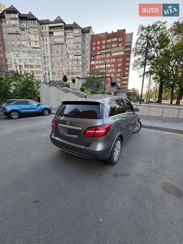 Хэтчбек Mercedes-Benz B-Class 2016 в Днепре