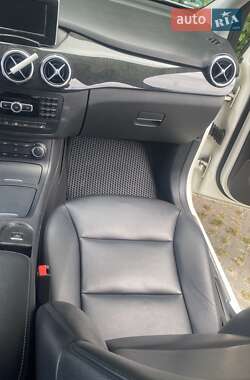 Хэтчбек Mercedes-Benz B-Class 2014 в 