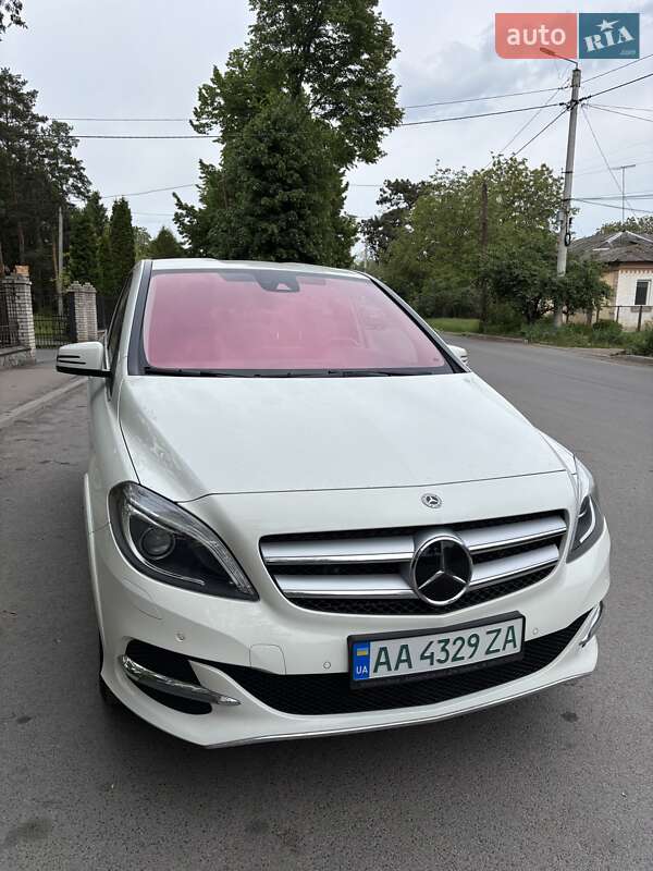 Хетчбек Mercedes-Benz B-Class 2017 в 
