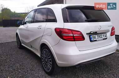 Хэтчбек Mercedes-Benz B-Class 2015 в 